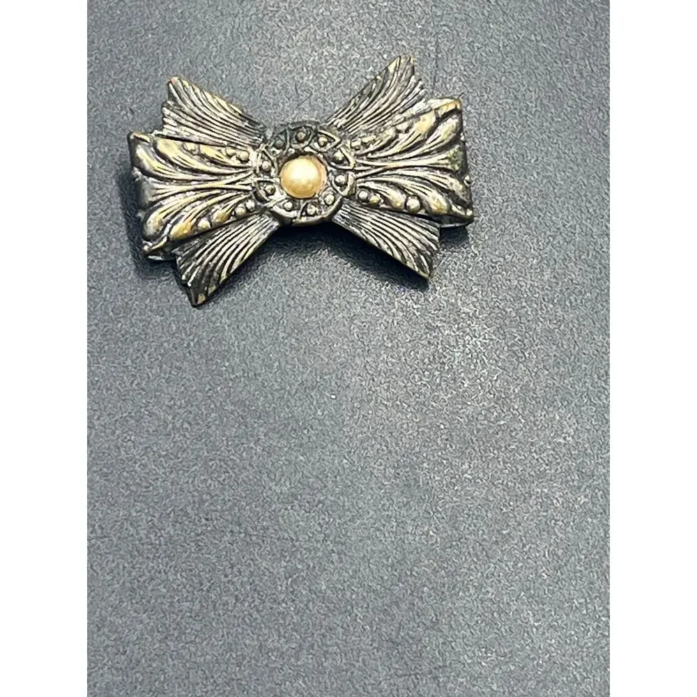 VINTAGE Victorian‎ Antiqued Brass Style Detailed Bow Brooch Unsigned